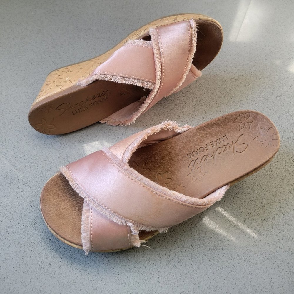 Sketchers Luxe Foam Pink size 5.5